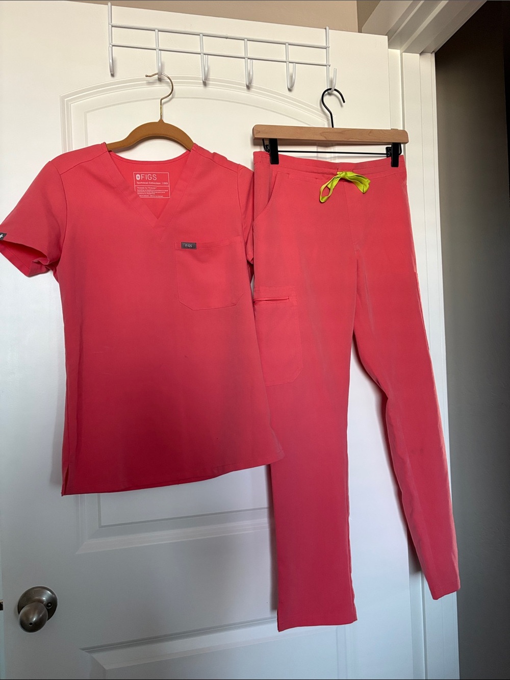 FIGS Hot Coral Catarina Top + Yola Straight Leg Scrub Pants Set | XXS/ XS Petite
